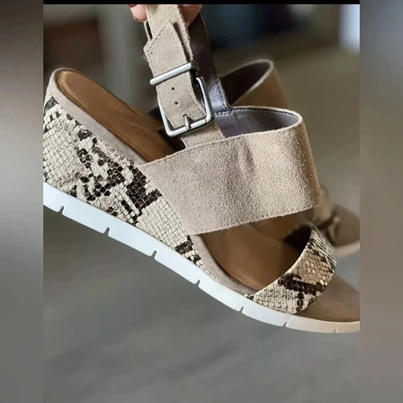New Animal print wedge sandal Size 8 with box - Picture 2 of 13